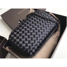 Bottega Veneta csomós kuplung Boucher Intreccio fekete színben
