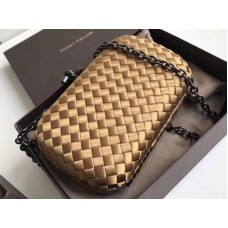 Bottega Veneta csomós kuplung Boucher Intreccio arany színben