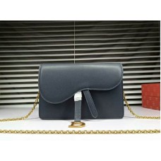 Dior nyereg alakú borjúbőr clutch sötétkék d66201