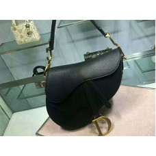 Dior nyeregborjúbőr táska arany hardverrel, fekete m0446l
