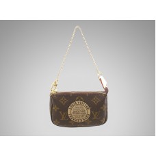 Louis Vuitton Monogram Mini Pochette kiegészítők Bőröndök és táskák